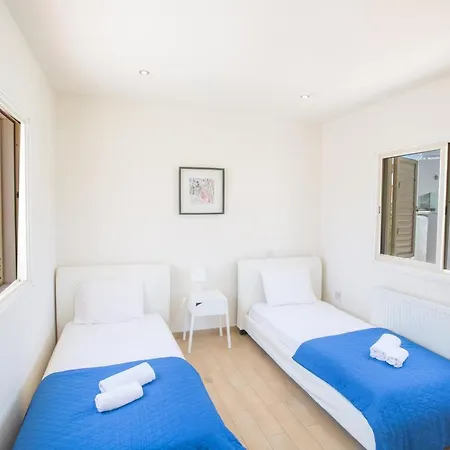 Delfini * Протарас