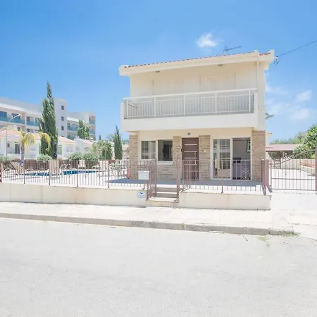 Delfini Protaras