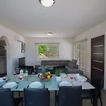 Delfini Protaras